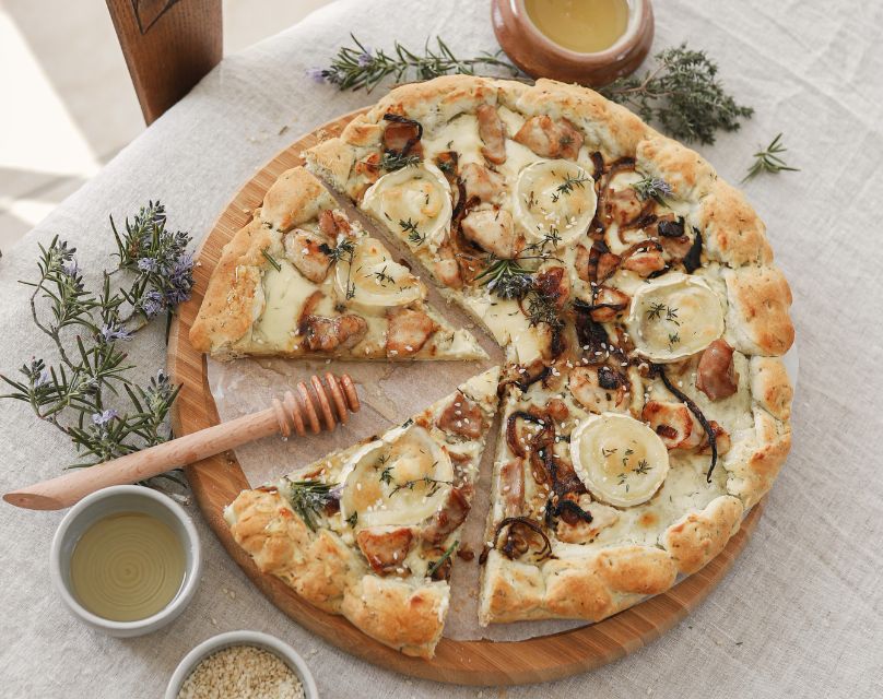 Pizza au lapin chèvre et miel